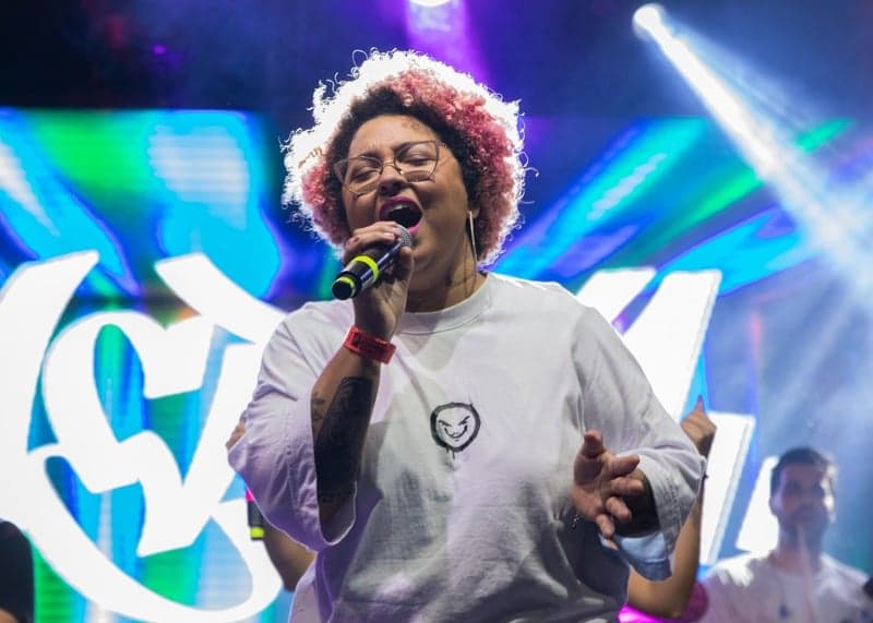 Rívia - Professora de Canto